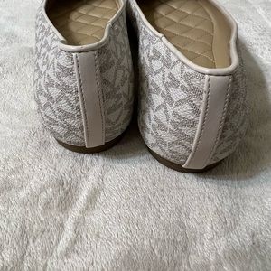 NIB Michael Kors Jilly Flats Vanilla